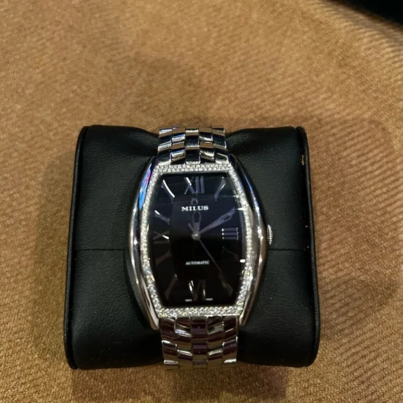Milus Watch - Picture 5 of 8